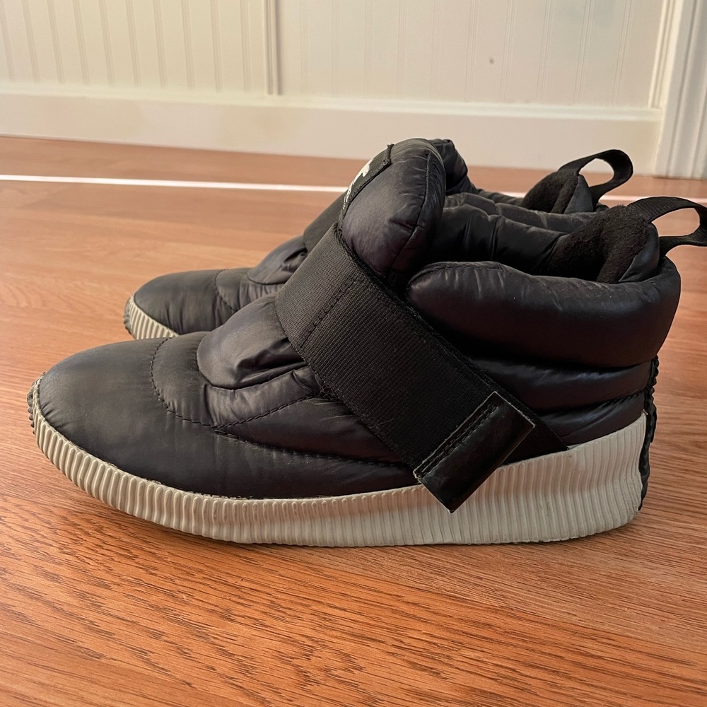 Sorel Out N About Puffer Sneaker Size 7